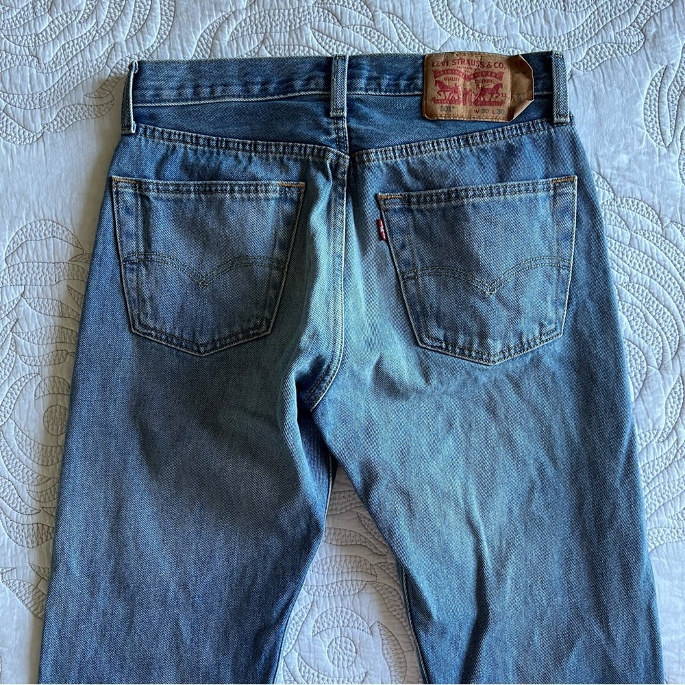 Levi's - 501 Original Fit Jeans - Meet Me at The Greek - Medium Wash - Picture 9 of 12